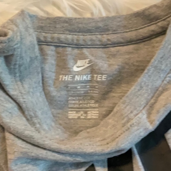 Nike Gray Crew Neck Long Sleeve with Iconic Swoosh - Picture 5 of 6